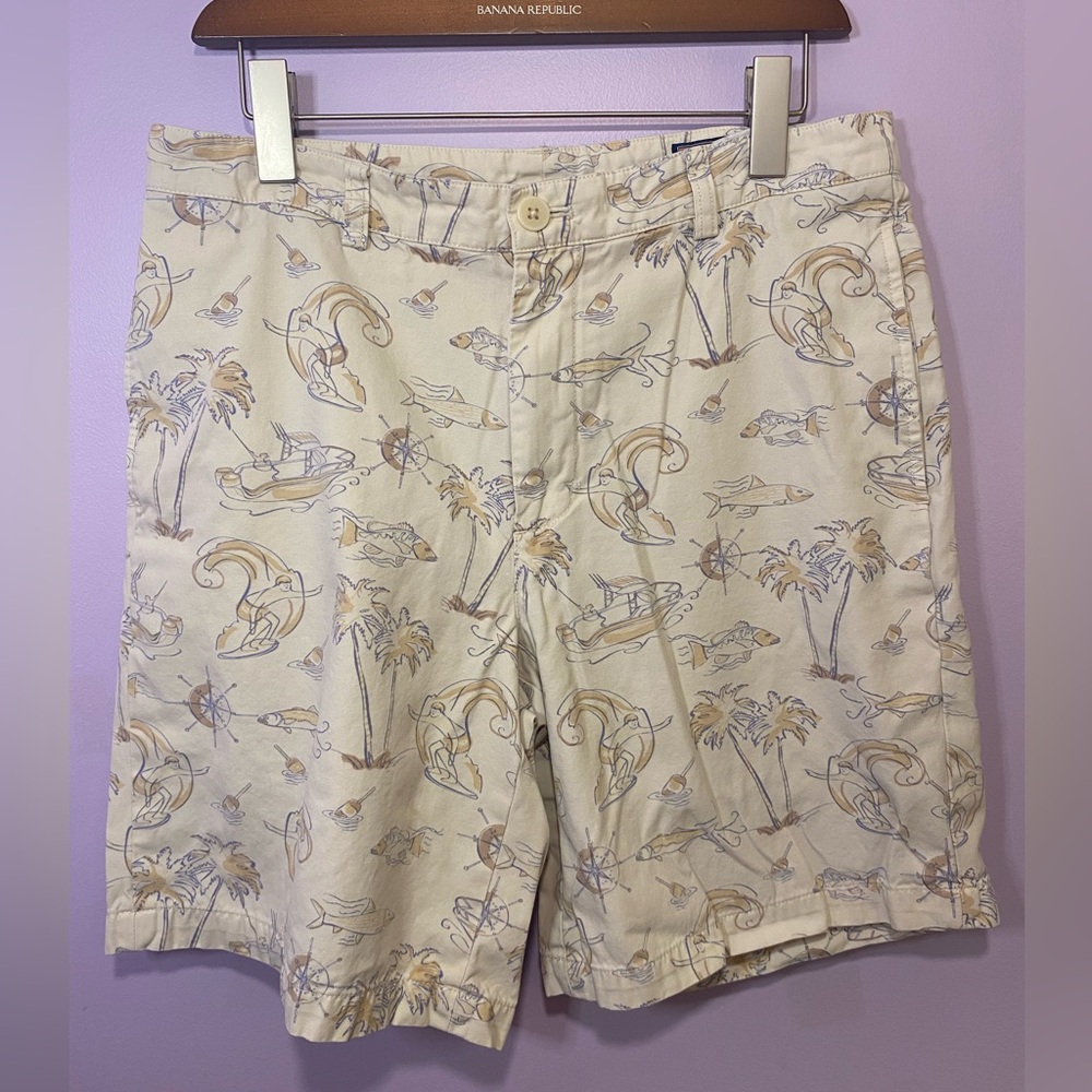 Vineyard Vines 🐳 Mens surf/fishing print khaki shorts 32 EUC